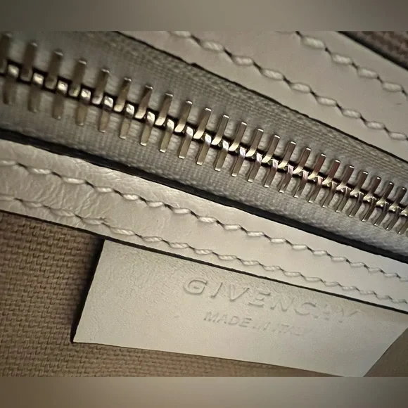 NWT and dust bag Givenchy Signature Antigona Leather bag in white - Picture 4 of 6